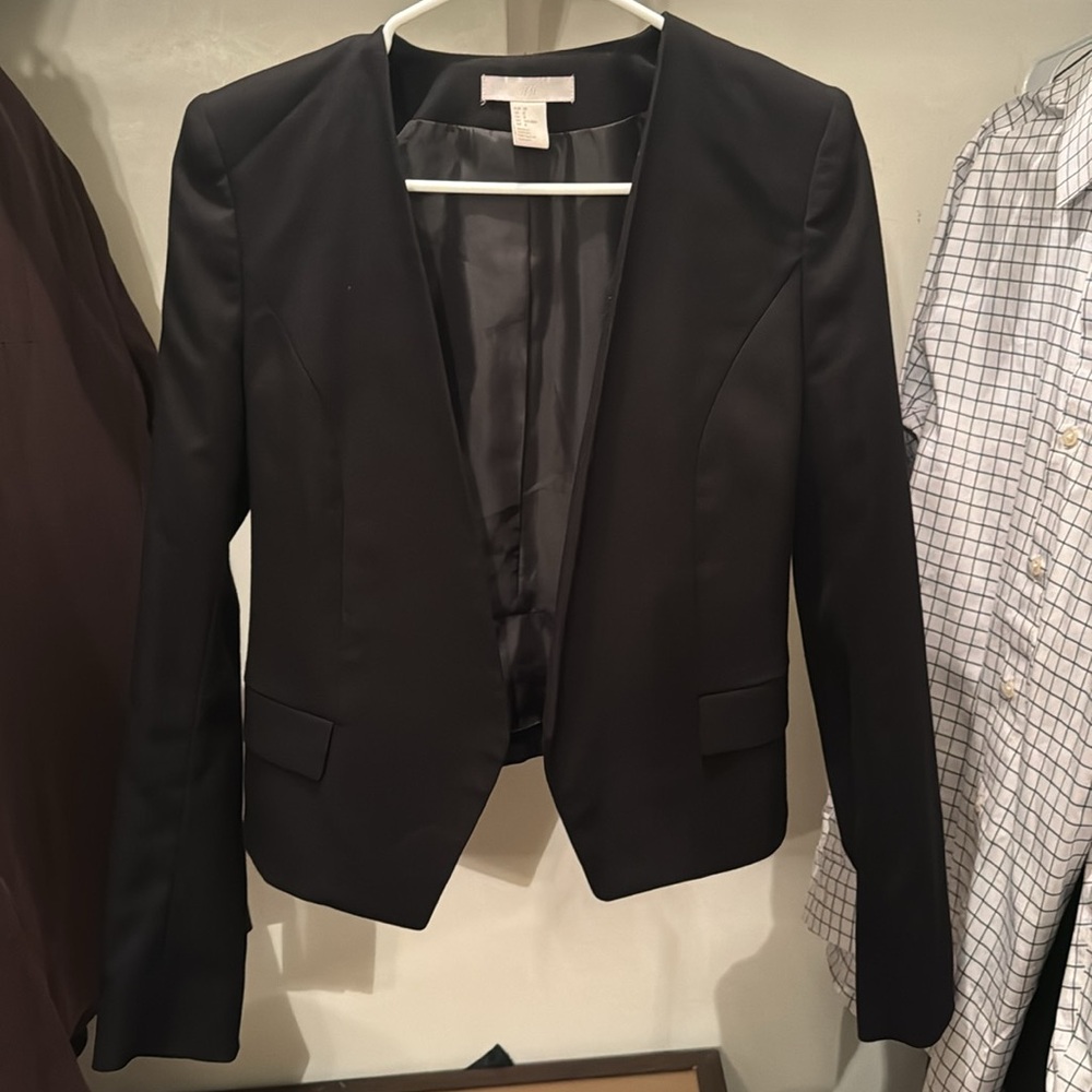 H&M tuxedo crop jacket size 8